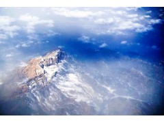 新疆天山风光特点？