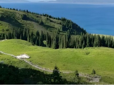 新疆旅游必玩景点攻略，新疆景点精选TOP10，这条路线惊艳全场